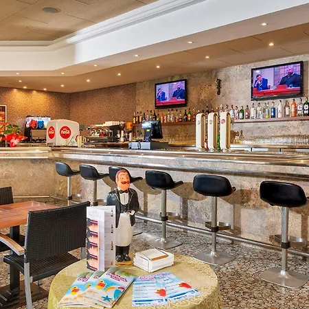 Hotel La Palmera & 4*