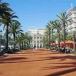 Hotel La Palmera &