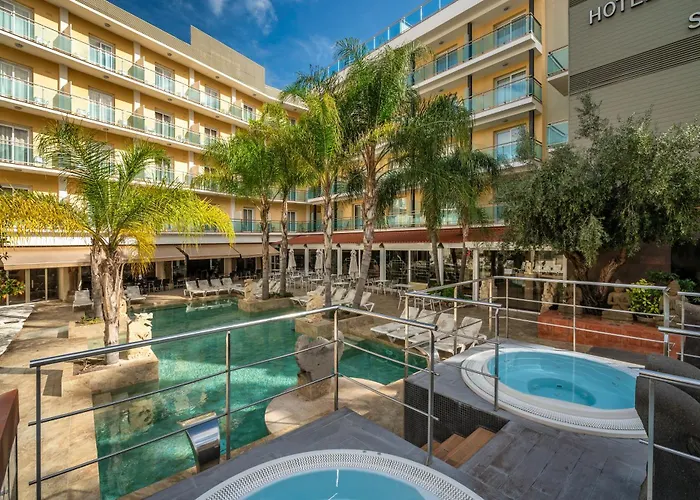 Отель La Palmera &