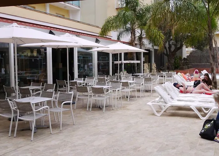 Отель La Palmera &